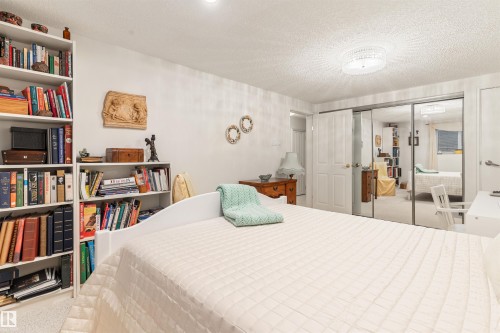 7 Quesnell Crescent Nw, Edmonton, AB - Indoor Photo Showing Bedroom