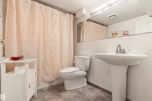 7 Quesnell Crescent Nw, Edmonton, AB - Indoor Photo Showing Bathroom