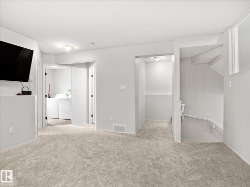 2916 31 Street Nw, Edmonton, AB - Indoor Photo Showing Other Room