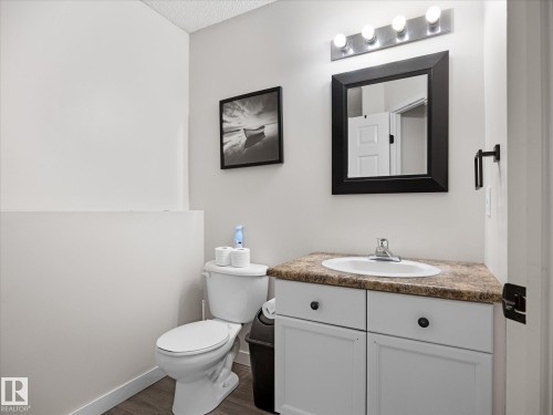 2916 31 Street Nw, Edmonton, AB - Indoor Photo Showing Bathroom