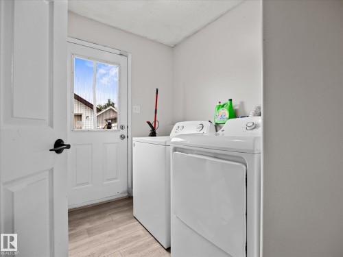 2916 31 Street Nw, Edmonton, AB - Indoor Photo Showing Laundry Room
