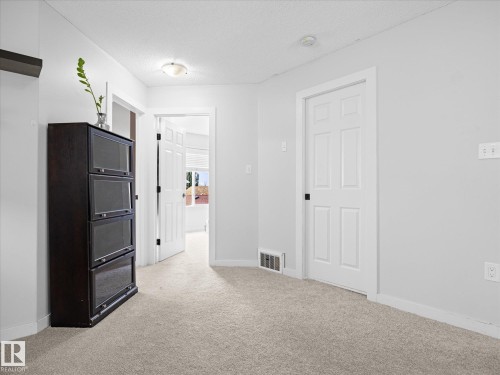 2916 31 Street Nw, Edmonton, AB - Indoor Photo Showing Other Room