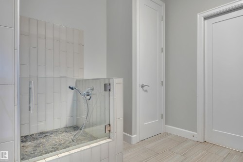 4510 Wingfield Bay Nw, Edmonton, AB - Indoor Photo Showing Bathroom
