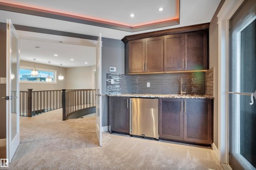 4510 Wingfield Bay Nw, Edmonton, AB - Indoor Photo Showing Kitchen