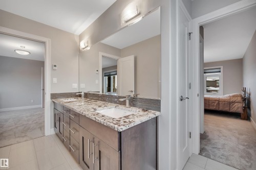 4510 Wingfield Bay Nw, Edmonton, AB - Indoor Photo Showing Bathroom