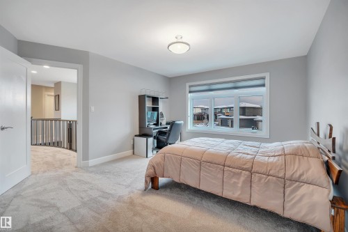 4510 Wingfield Bay Nw, Edmonton, AB - Indoor Photo Showing Bedroom
