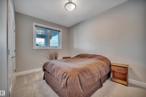 4510 Wingfield Bay Nw, Edmonton, AB - Indoor Photo Showing Bedroom