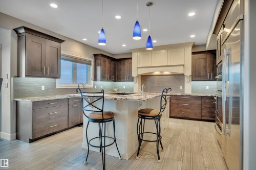 4510 Wingfield Bay Nw, Edmonton, AB - Indoor Photo Showing Kitchen With Upgraded Kitchen