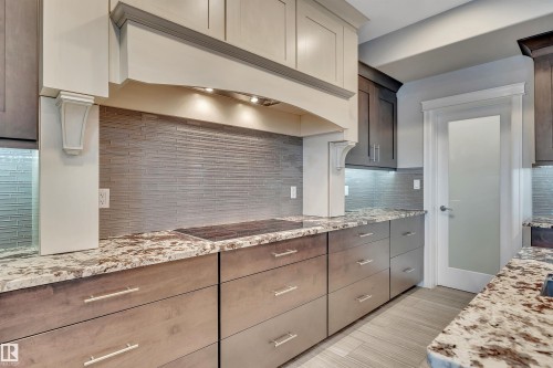 4510 Wingfield Bay Nw, Edmonton, AB - Indoor Photo Showing Kitchen