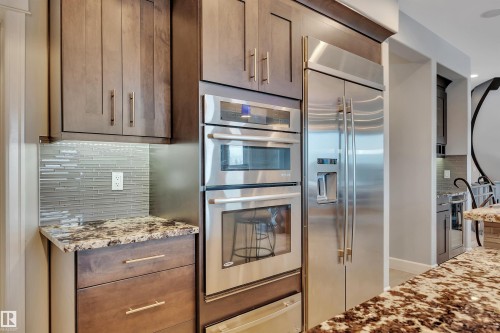 4510 Wingfield Bay Nw, Edmonton, AB - Indoor Photo Showing Kitchen
