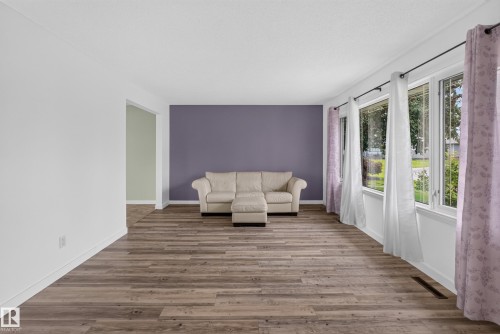 8015 145 Avenue Nw, Edmonton, AB - Indoor Photo Showing Other Room
