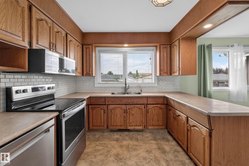 8015 145 Avenue Nw, Edmonton, AB - Indoor Photo Showing Kitchen With Double Sink