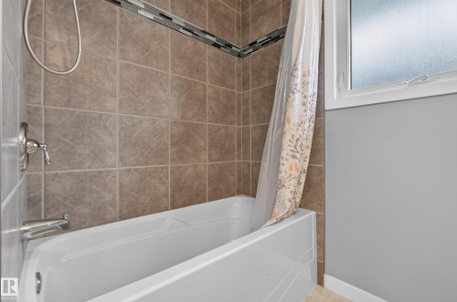 8015 145 Avenue Nw, Edmonton, AB - Indoor Photo Showing Bathroom