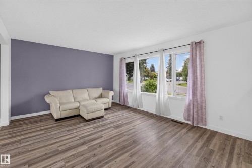 8015 145 Avenue Nw, Edmonton, AB - Indoor
