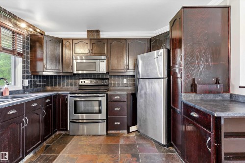 8936 154 Street Nw, Edmonton, AB - Indoor Photo Showing Kitchen