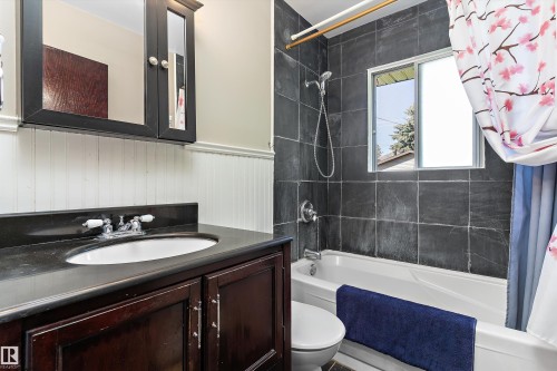 8936 154 Street Nw, Edmonton, AB - Indoor Photo Showing Bathroom