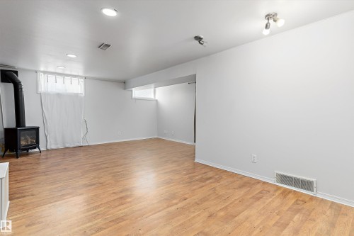 8936 154 Street Nw, Edmonton, AB - Indoor Photo Showing Other Room