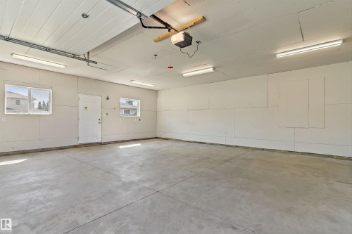 8936 154 Street Nw, Edmonton, AB - Indoor Photo Showing Garage