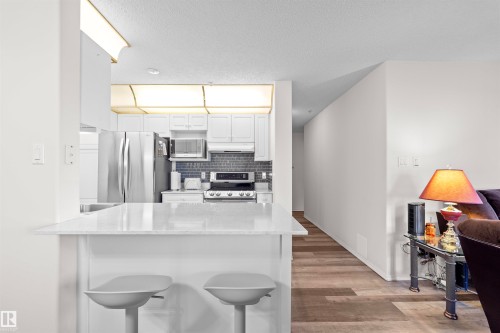 #101 10511 42 Av Nw, Edmonton, AB - Indoor Photo Showing Kitchen With Stainless Steel Kitchen With Upgraded Kitchen