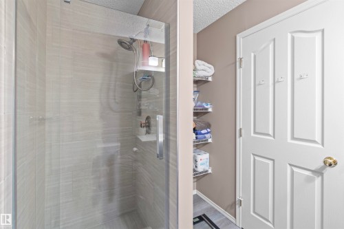 #101 10511 42 Av Nw, Edmonton, AB - Indoor Photo Showing Bathroom