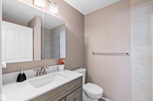#101 10511 42 Av Nw, Edmonton, AB - Indoor Photo Showing Bathroom