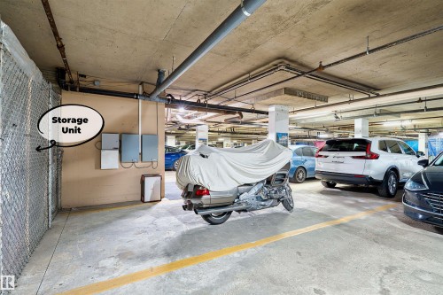 #101 10511 42 Av Nw, Edmonton, AB - Indoor Photo Showing Garage