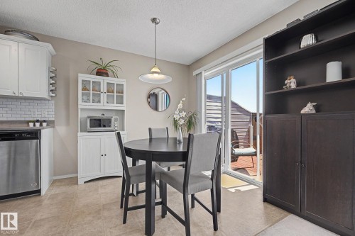 9083 Scott Crescent Nw, Edmonton, AB - Indoor Photo Showing Other Room