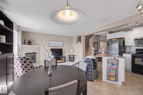 9083 Scott Crescent Nw, Edmonton, AB - Indoor