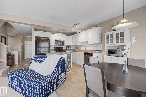 9083 Scott Crescent Nw, Edmonton, AB - Indoor Photo Showing Kitchen