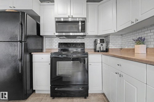 9083 Scott Crescent Nw, Edmonton, AB - Indoor Photo Showing Kitchen