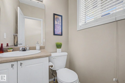 9083 Scott Crescent Nw, Edmonton, AB - Indoor Photo Showing Bathroom