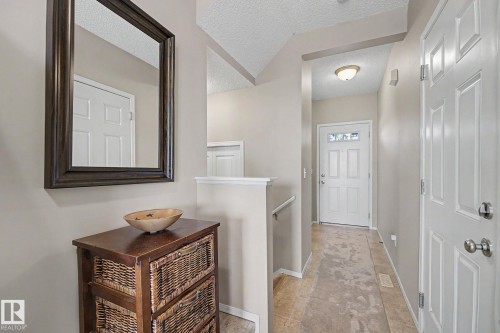 9083 Scott Crescent Nw, Edmonton, AB - Indoor Photo Showing Other Room