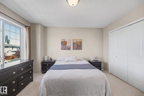 9083 Scott Crescent Nw, Edmonton, AB - Indoor Photo Showing Bedroom
