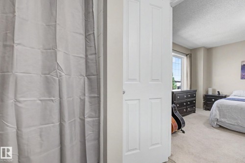 9083 Scott Crescent Nw, Edmonton, AB - Indoor Photo Showing Bathroom