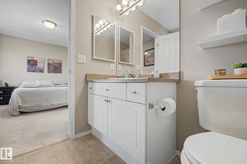 9083 Scott Crescent Nw, Edmonton, AB - Indoor Photo Showing Bathroom