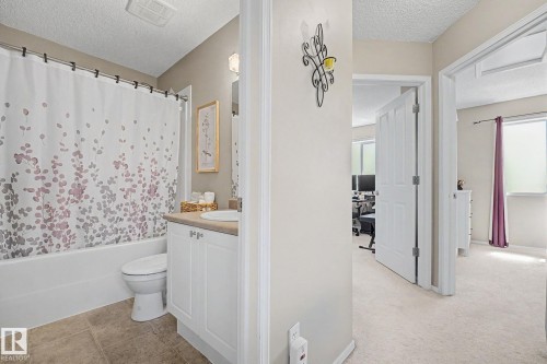 9083 Scott Crescent Nw, Edmonton, AB - Indoor Photo Showing Bathroom