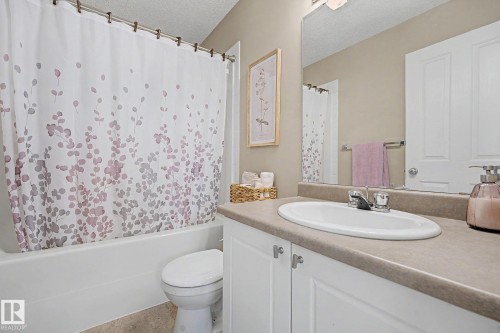 9083 Scott Crescent Nw, Edmonton, AB - Indoor Photo Showing Bathroom
