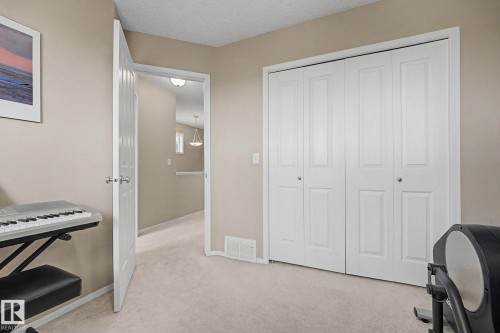 9083 Scott Crescent Nw, Edmonton, AB - Indoor