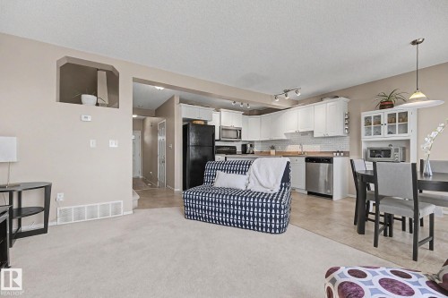 9083 Scott Crescent Nw, Edmonton, AB - Indoor