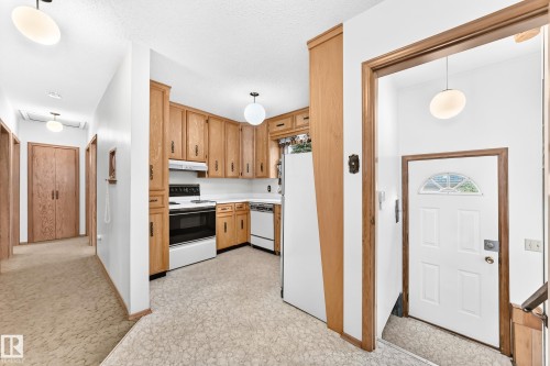 12720 120 Avenue Nw, Edmonton, AB - Indoor Photo Showing Kitchen