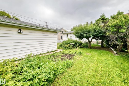 12720 120 Avenue Nw, Edmonton, AB - Outdoor