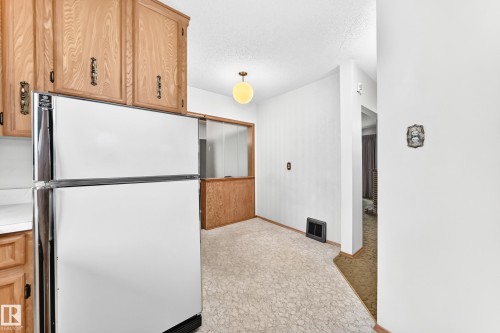 12720 120 Avenue Nw, Edmonton, AB - Indoor Photo Showing Kitchen
