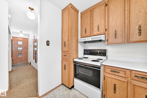 12720 120 Avenue Nw, Edmonton, AB - Indoor Photo Showing Kitchen