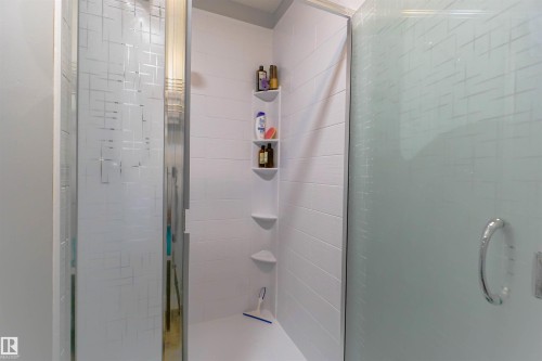 #128 279 Suder Greens Dr Nw, Edmonton, AB - Indoor Photo Showing Bathroom