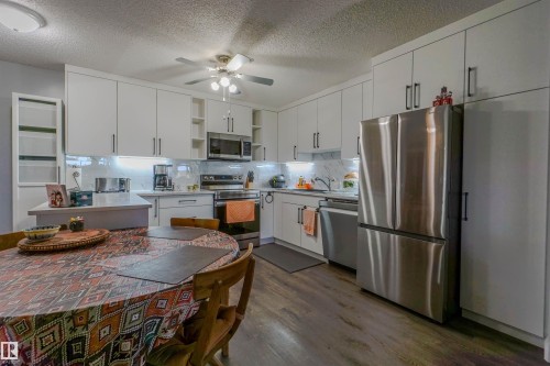 #128 279 Suder Greens Dr Nw, Edmonton, AB - Indoor Photo Showing Kitchen