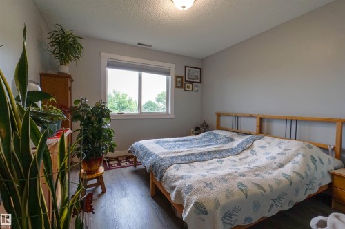 #128 279 Suder Greens Dr Nw, Edmonton, AB - Indoor Photo Showing Bedroom