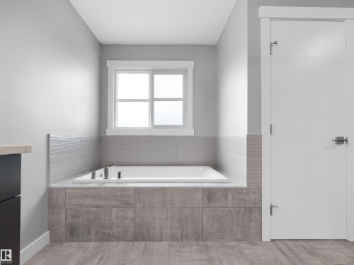 20715 27 Avenue Nw, Edmonton, AB - Indoor Photo Showing Bathroom