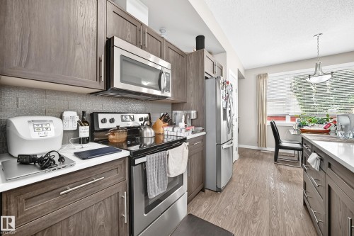 6136 Rosenthal Way Nw, Edmonton, AB - Indoor Photo Showing Kitchen With Upgraded Kitchen