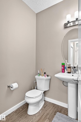 6136 Rosenthal Way Nw, Edmonton, AB - Indoor Photo Showing Bathroom