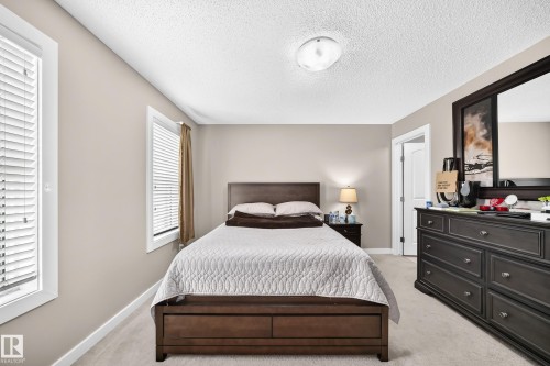 6136 Rosenthal Way Nw, Edmonton, AB - Indoor Photo Showing Bedroom